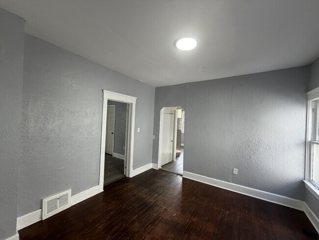 Building Photo - 3586 W 47th St