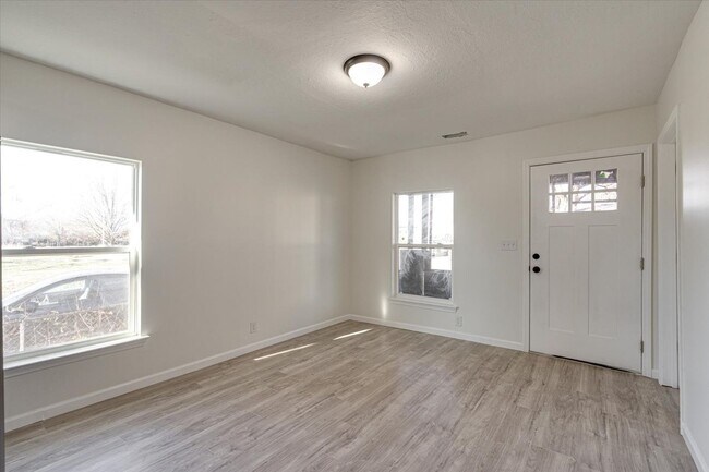 Building Photo - 3BR / 1BA Home for Rent $1750/month — Comfortable Living in Chattanooga