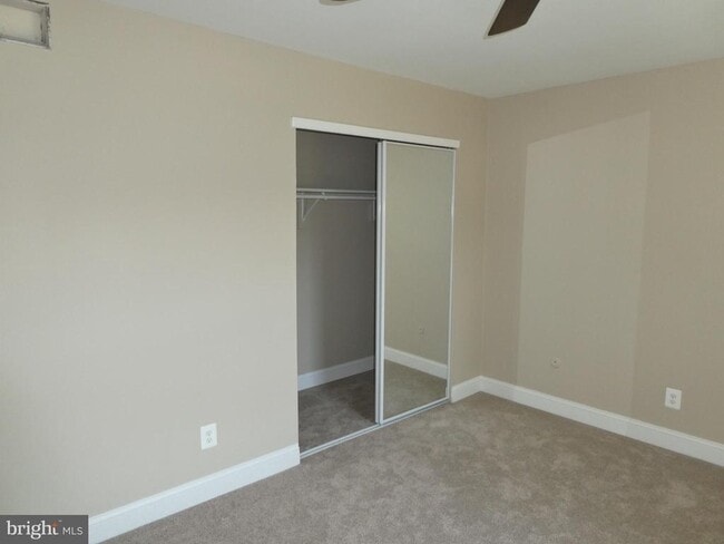 Building Photo - 10 Grasmur Ct