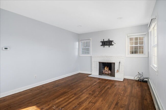 Building Photo - Updated Single Family Rental in White Plains