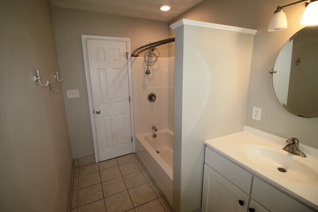 Building Photo - Beautiful Single Family Home in Great Neck Estates