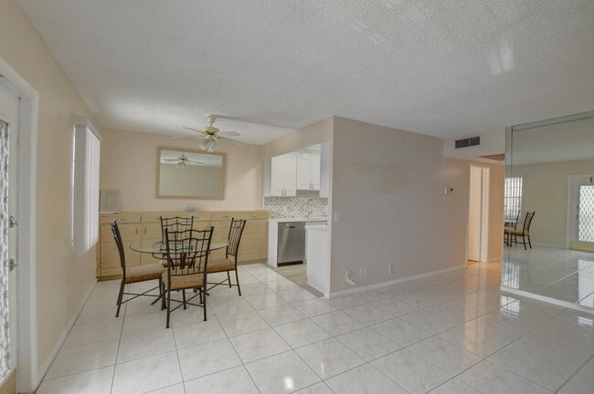 Building Photo - 3060 Exeter