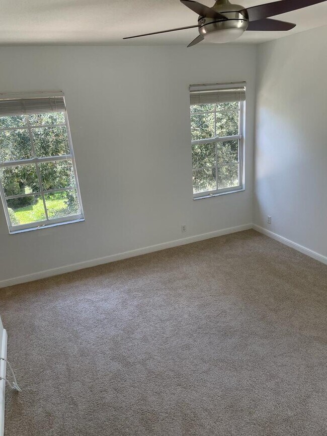 Building Photo - 642 Castle Dr