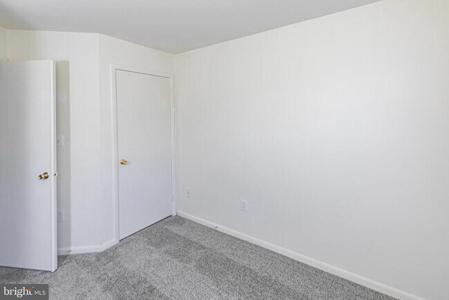 Building Photo - 104 Olympic Ct