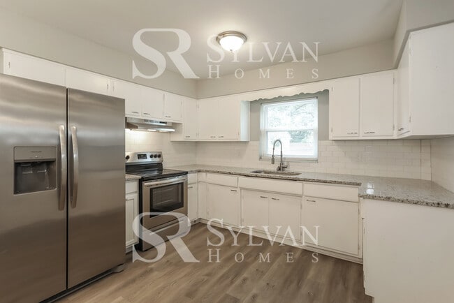 Building Photo - Feel welcome in this well-maintained 4BR 2...