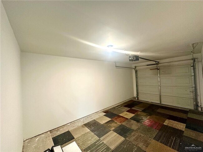 Building Photo - 1016 Fairway Dr