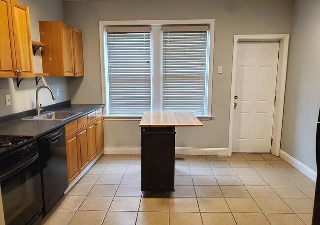 Kitchen - 2026 S Cleveland St