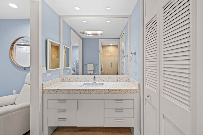 Building Photo - 5245 Fisher Island Dr