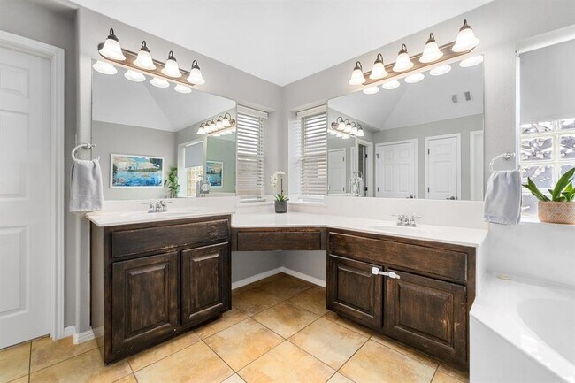 Building Photo - 5701 Sunset Ridge