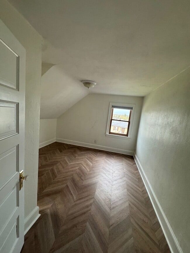 Building Photo - 341 Wilson Ave