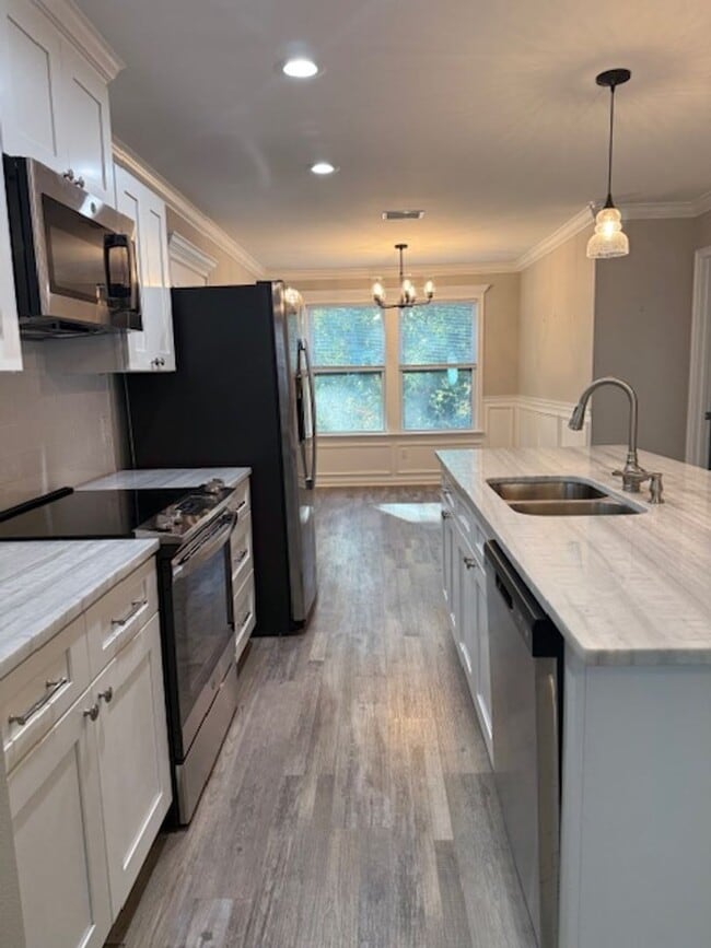 Building Photo - 3 Bedroom 2 Bath House