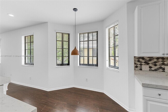 Building Photo - 1559 Passion Vine Cir