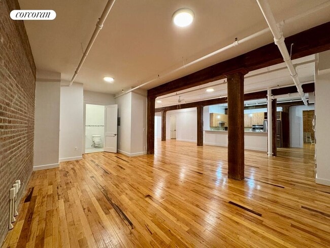 Building Photo - 275 Conover St