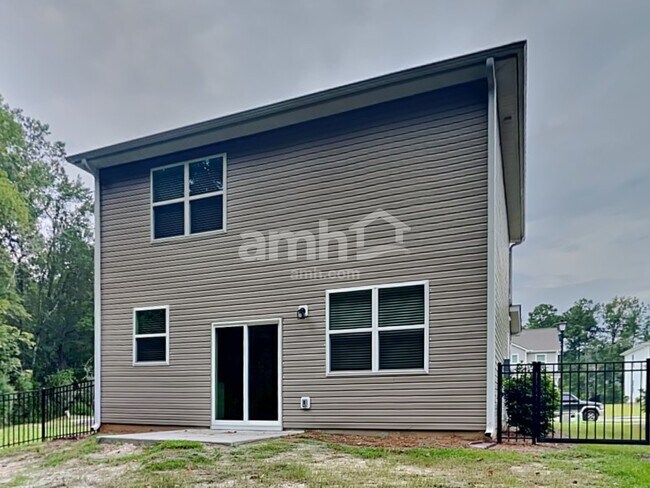 Building Photo - 622 W Lionel Rd