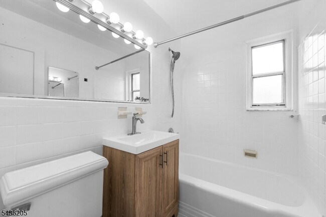 Building Photo - 4B Colfax Manor