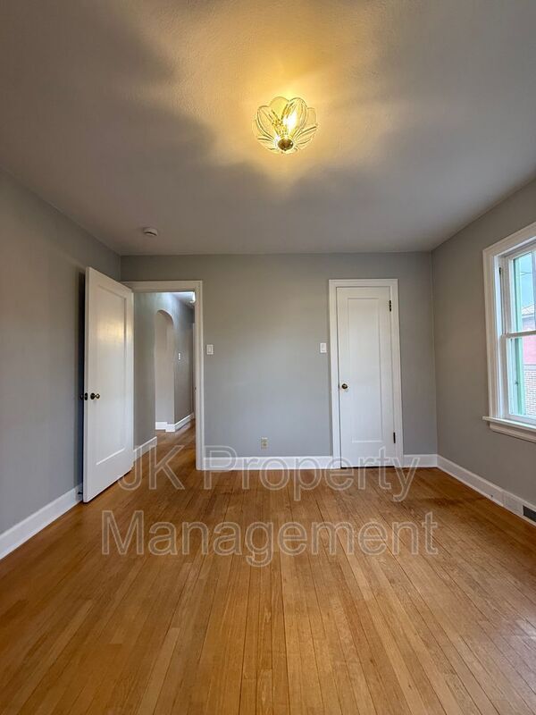 Building Photo - 115 16th St N