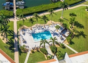 Building Photo - 226 3rd St W