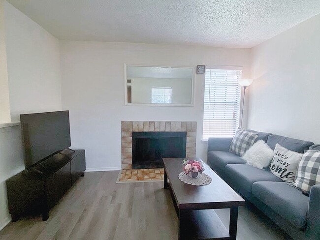 Building Photo - 4748 Old Bent Tree Ln