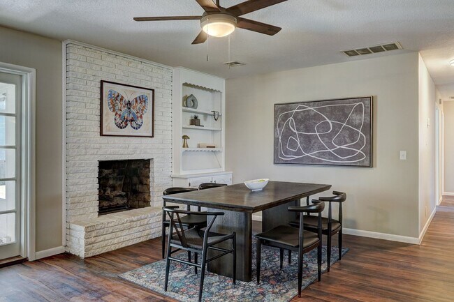 Building Photo - Turnkey Gem: Fully Furnished 5-Bedroom Home with Spacious Layout and Corner Lot!