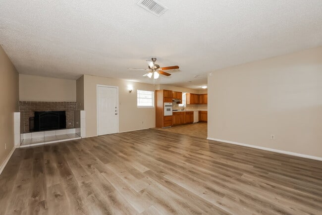 Building Photo - 831 Nature Dr