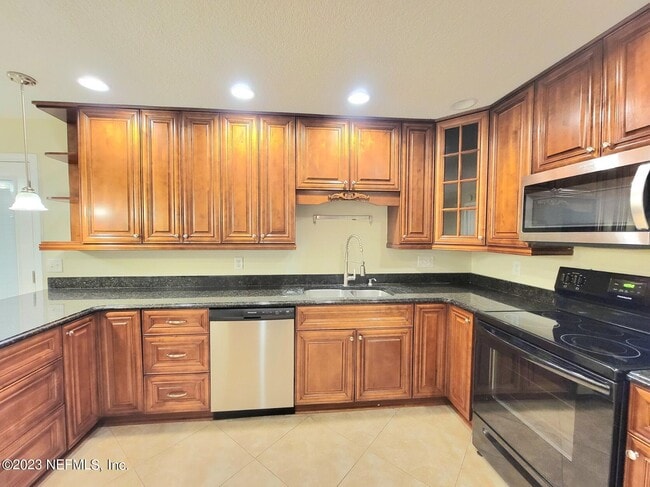 Building Photo - 11640 Wellington Way