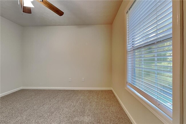 Building Photo - 1555 Rose Pointe Dr