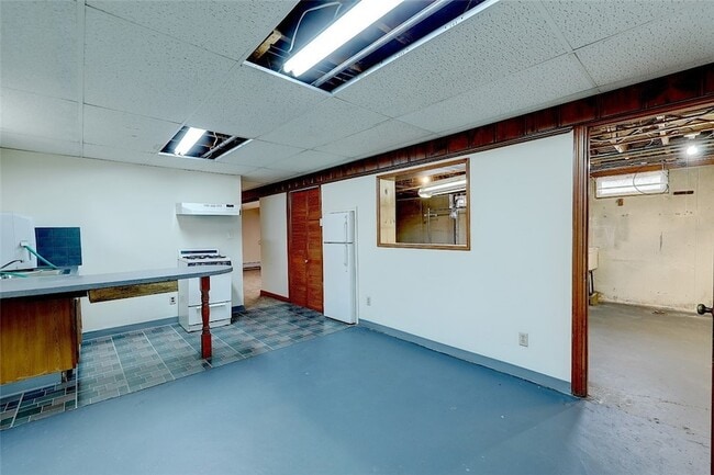 Building Photo - 157 Sandringham Ave