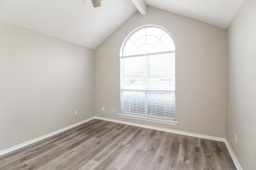 Building Photo - 321 Sondra Way