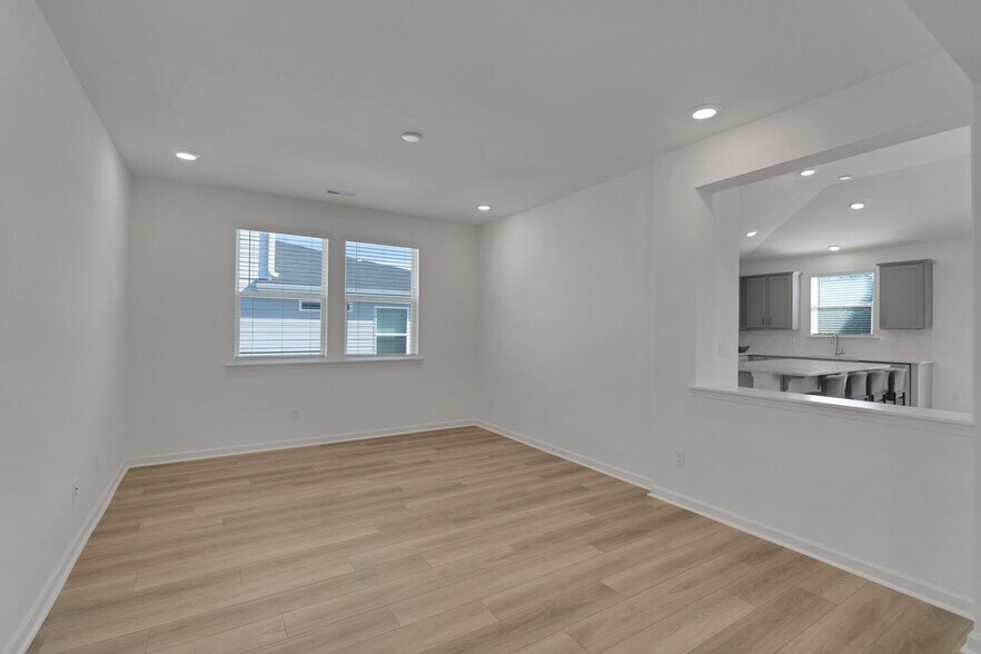 Building Photo - 12129 Rowan Hill Dr