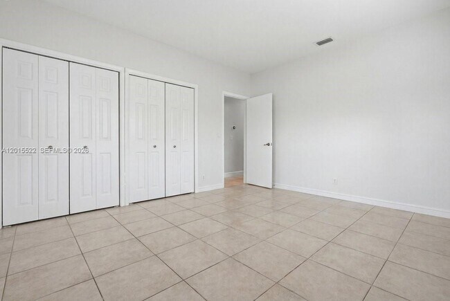 Building Photo - 16530 Lake Tree Dr