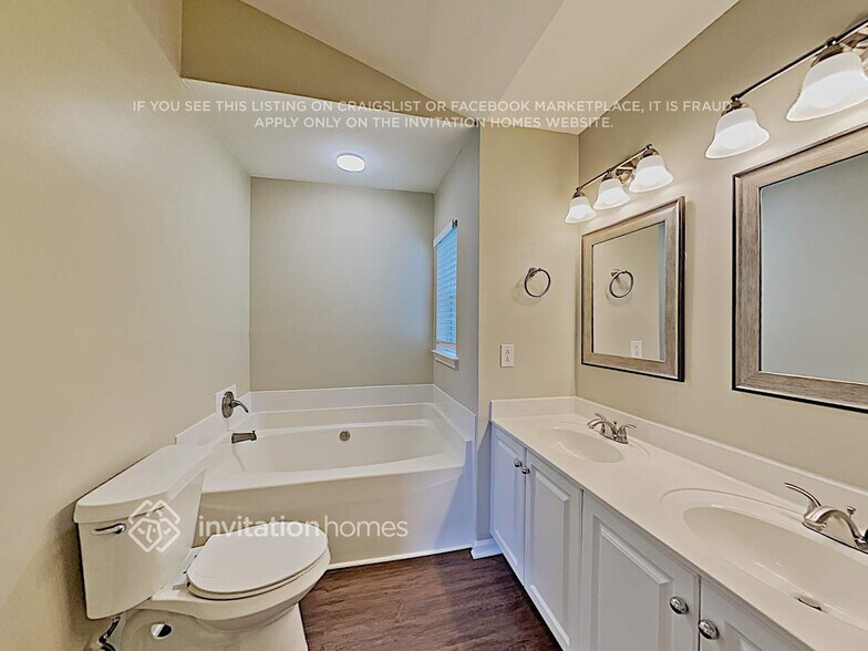 Building Photo - 15014 Ashlight Dr