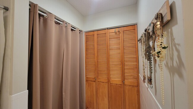 Building Photo - 1859 Yuma Ln N