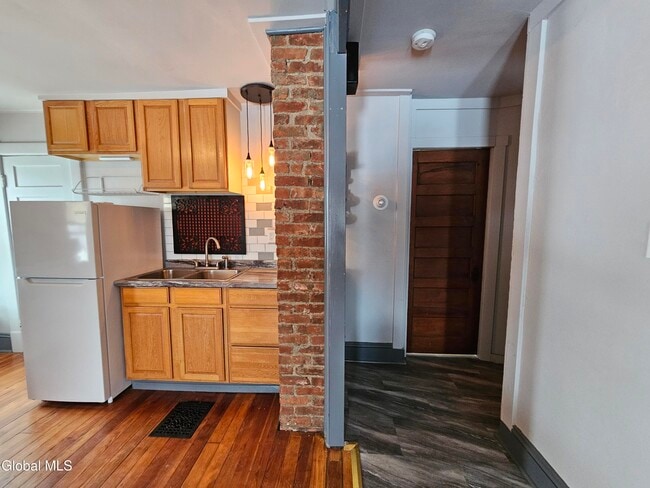 Building Photo - 51 Sacandaga Rd