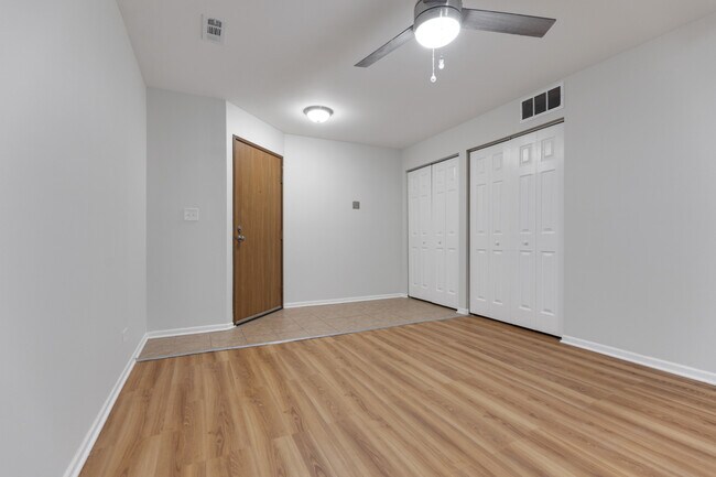 Building Photo - 27 N Victoria Ln
