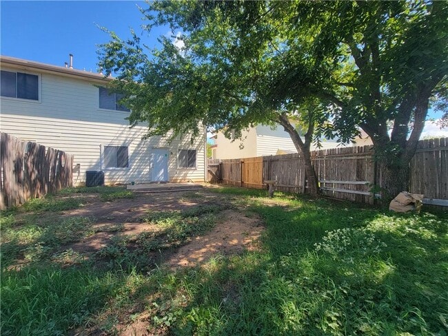 Building Photo - 1717 Matthews Ln