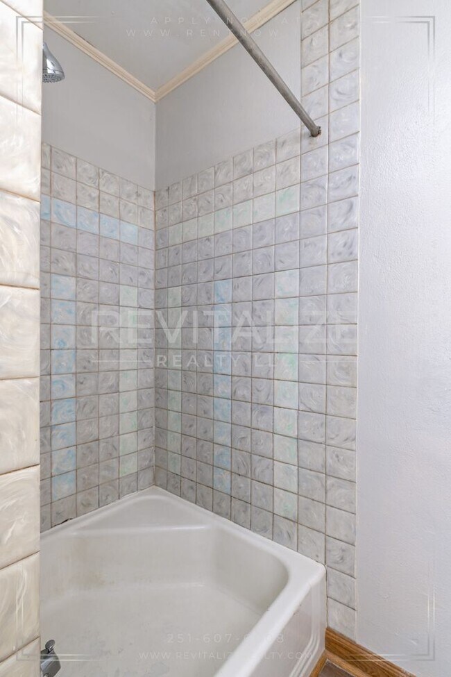 Building Photo - 3230 Greenleaf Ct
