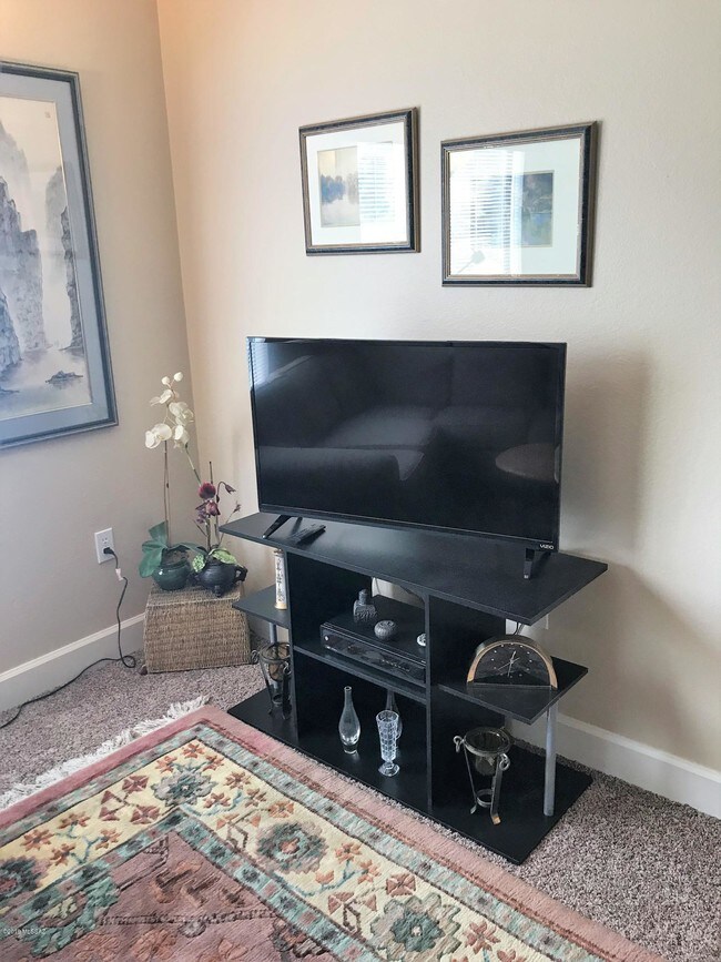 Building Photo - 5751 N Kolb Rd