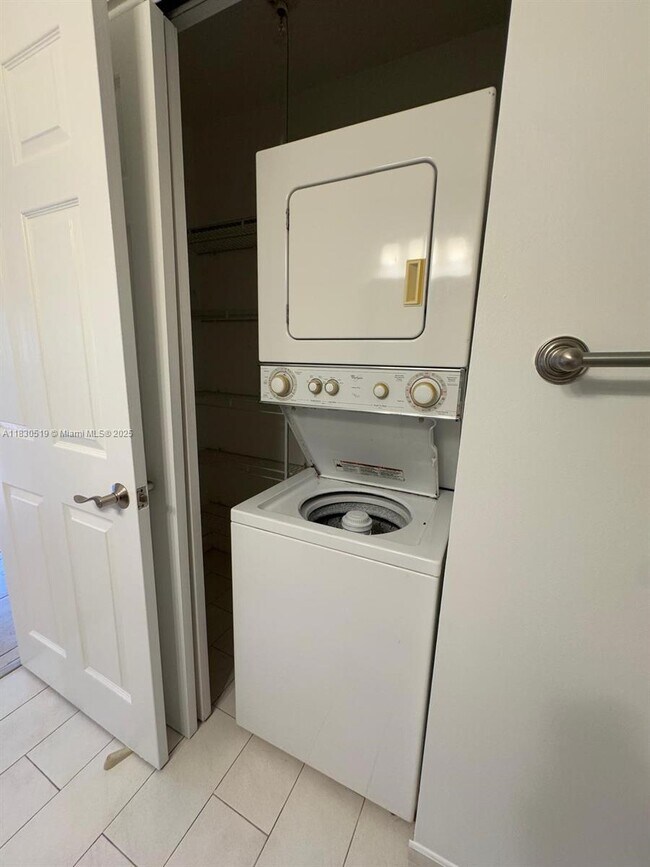 Building Photo - 10441 Mahogany Key Cir