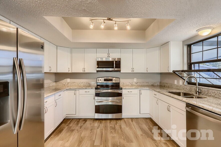 Building Photo - 12449 Blue Heron Way
