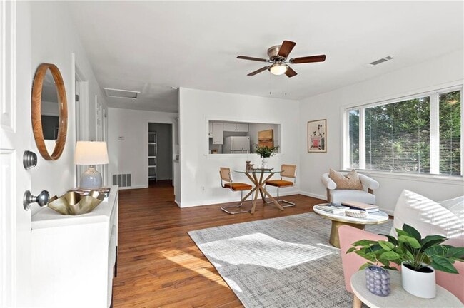 Building Photo - 2070 Ridgedale Rd NE