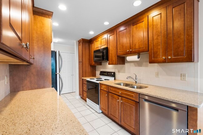 Building Photo - 132 Southport Woods Drive