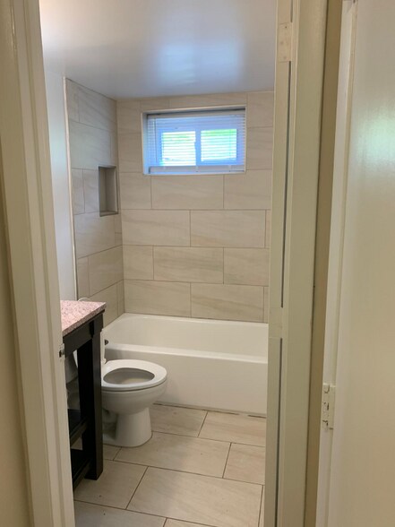 Building Photo - 5504 Karen Elaine Dr