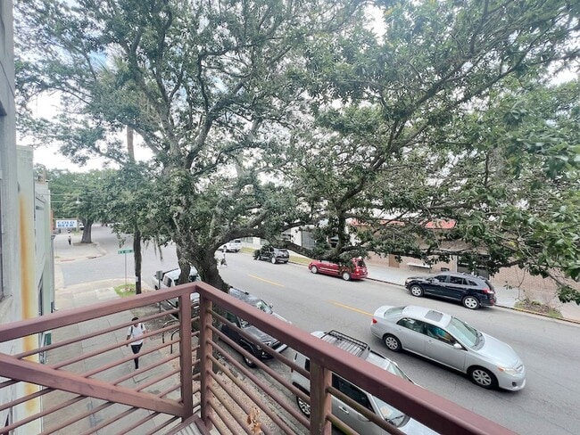 Building Photo - 2 Bed | 1.5 Bath | Starland