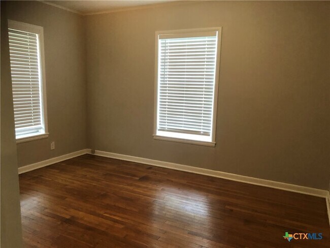 Building Photo - 1175 Canyon Dr