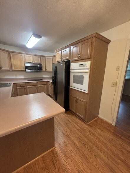 Building Photo - 3929 Creekway Ct