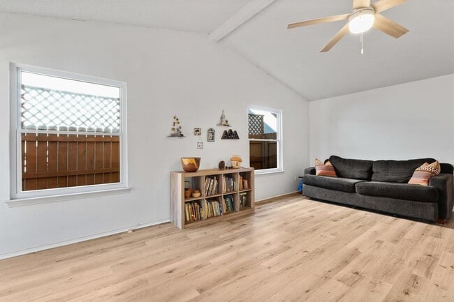 Building Photo - 9826 Briar Ridge Dr