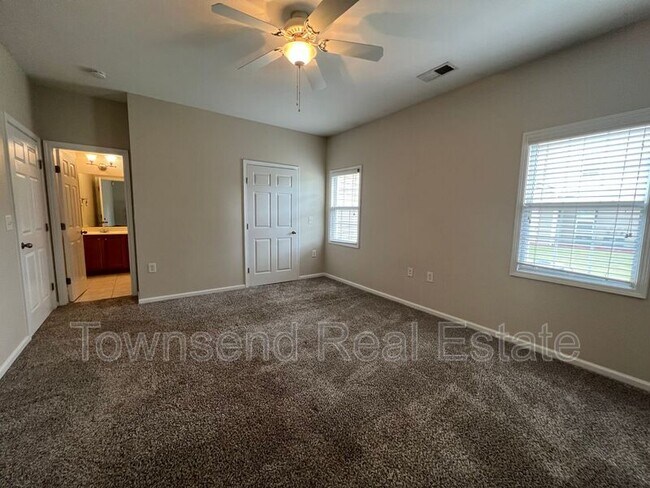 Building Photo - 621 Marshtree Ln