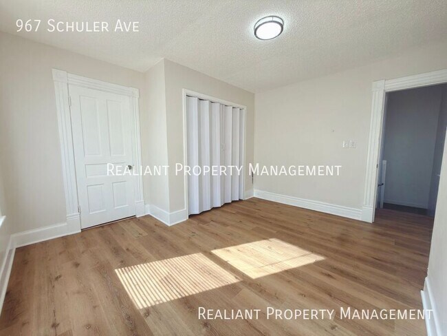 Building Photo - 967 Schuler Ave-