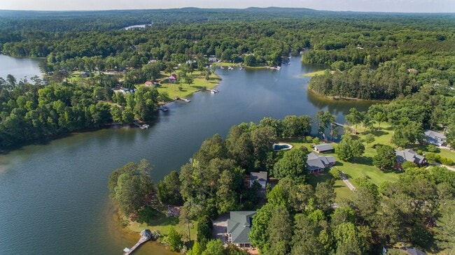 Building Photo - Rare opportunity to rent on LAKE MURRAY!