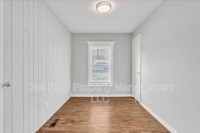 Building Photo - 2130 E 83rd St